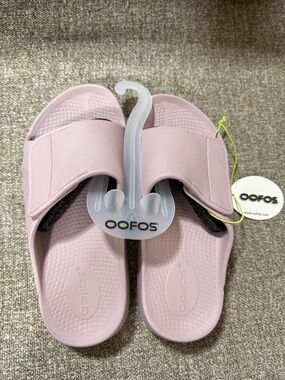 OOFOS Slide Sandals in Lavender